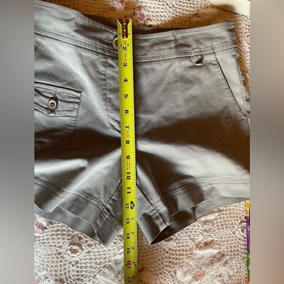 Trina Turk shorts. Please see photos with measurements - Picture 5 of 6